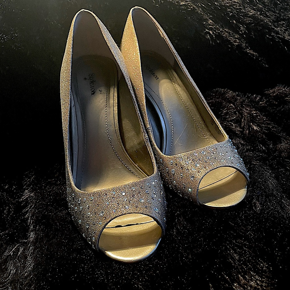 Champagne High Heels 💛